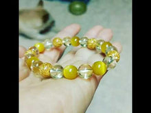 將影片載入圖庫檢視器並播放,【招財水晶手鏈】招財陣法組合水晶手鏈" 吸金魔法"-虎眼石 ,黃水晶, 金箔圓珠