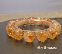 將影片載入圖庫檢視器並播放，本段影片完整展示黃水晶手鍊 14MM 15粒 的黄金色澤與晶體細節。
