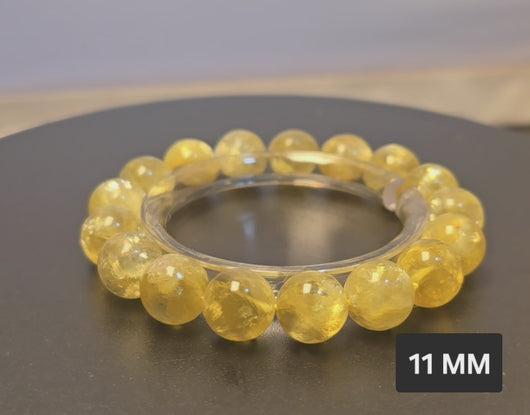 本段影片完整展示黄金鋰雲母水晶手鍊 11MM 17粒 的黄金色澤與晶體細節