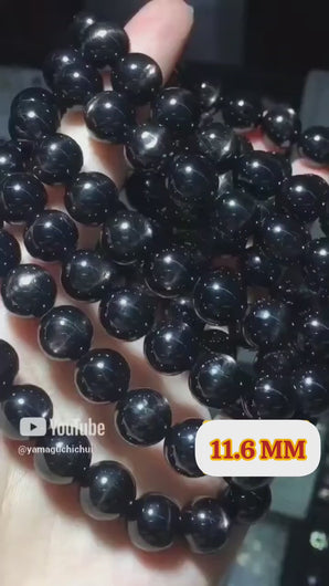 本段影片完整展示煉域極級金運石手鍊 11.6MM 18粒的黑色色澤與晶體細節