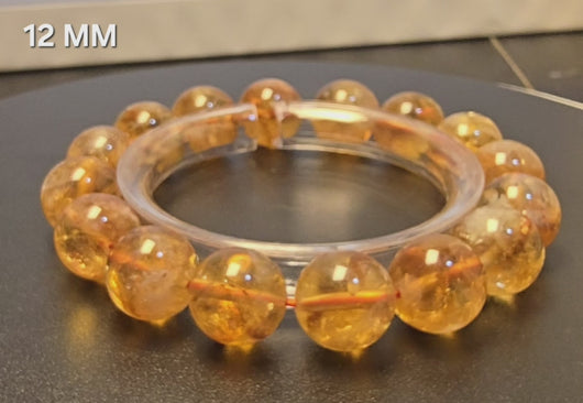 本段影片完整展示黃水晶手鍊 12MM 16粒 的黄金色澤與晶體細節。