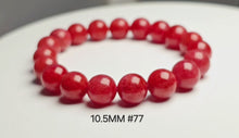 將影片載入圖庫檢視器並播放，影片展示玖紅薔薇輝石 10.5 MM #77 19粒 水晶手鍊 美國産 正品認證 愛情石 適合手圍至 17 cm

