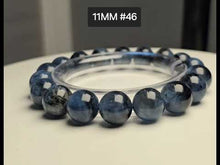 將影片載入圖庫檢視器並播放，本段影片完整展示魔鬼海藍寶水晶手鍊 11MM+ 18粒 46號的墨藍色澤與晶體細節。  適合手圍至17cm, 巴西產地 ,香港正品認證。
